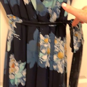 Lulu's Dresses - Lulus Navy floral maxi dress Lulu's Dresses - Lulus Navy floral maxi dress